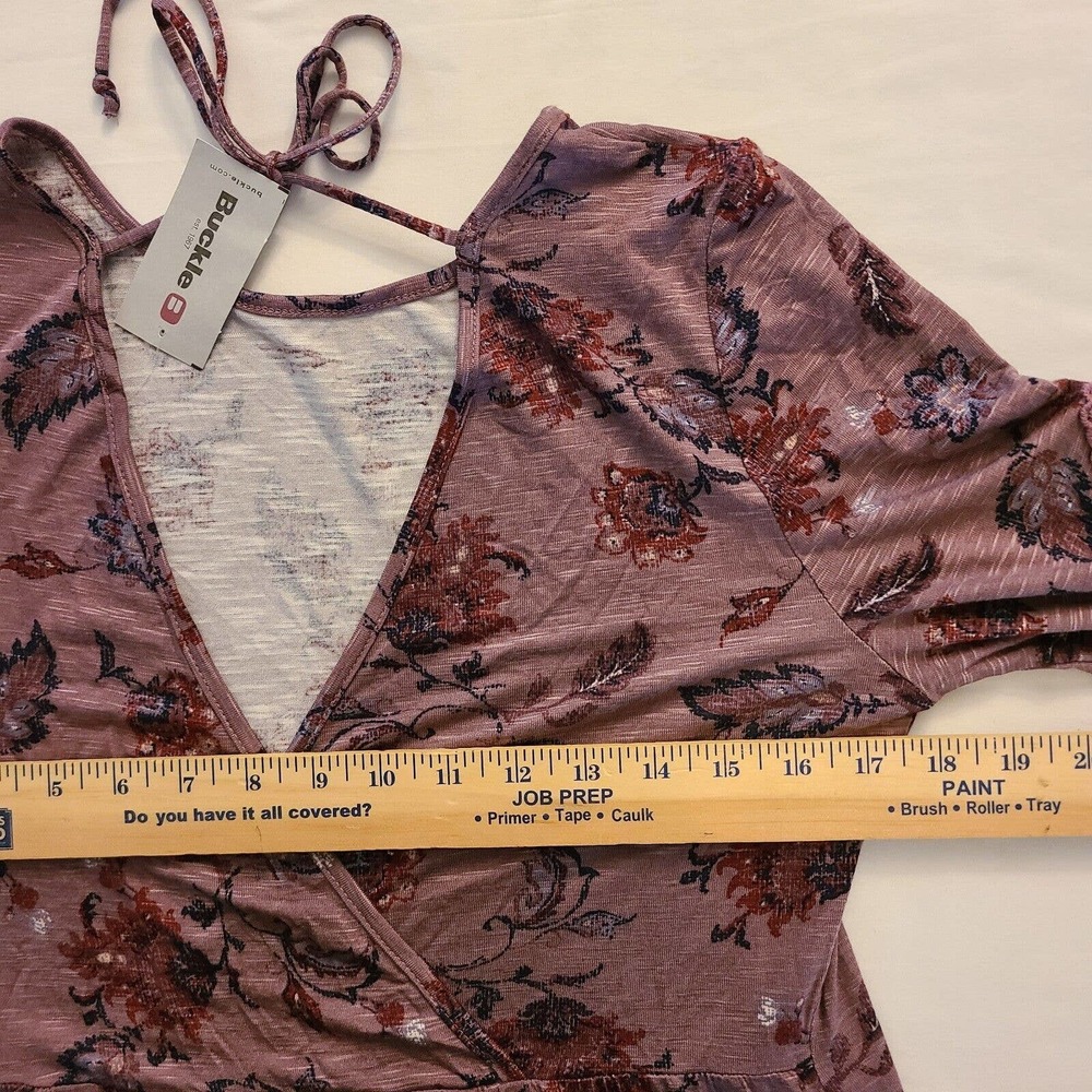 NWT Buckle Daytrip Floral Boho Top V-Neck with Tie Wrap Crochet Sleeves Size S - Picture 8 of 10